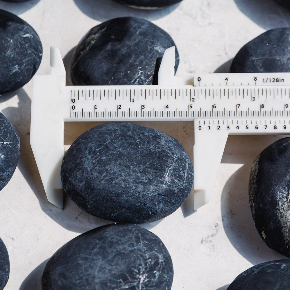 REIKICRYSTAL  Shungite Palm Stone